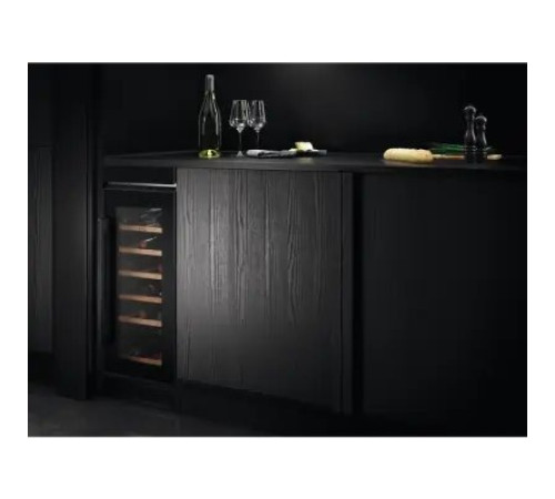 ღვინის მაცივარი AEG AWUS020B5B