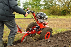 ბენზინის თუ დიზელის მოტობლოკი: როგორ შევარჩიოთ საუკეთესო ვარიანტი მეურნეობისთვის